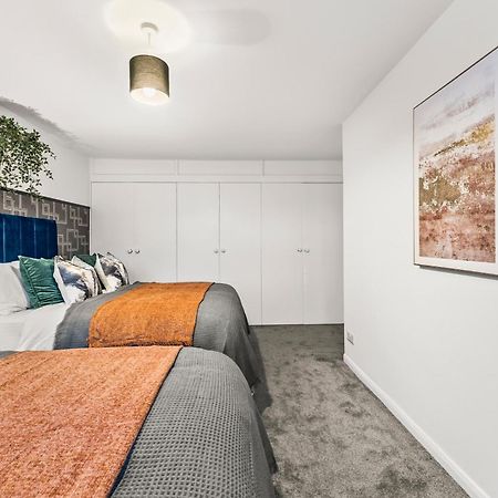 Elegant Retreat In Cheltenham - Garden & Parking Included エクステリア 写真