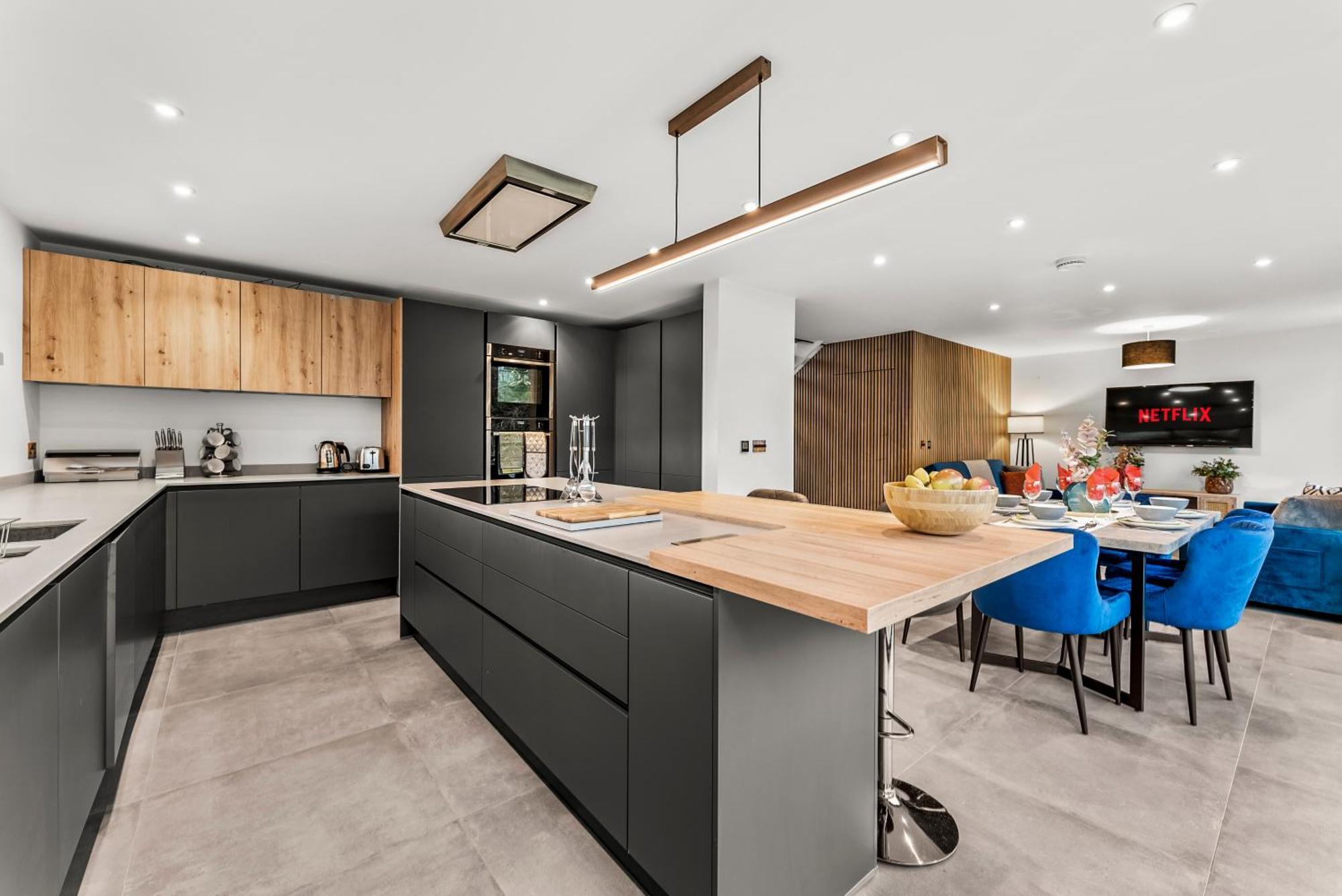 Elegant Retreat In Cheltenham - Garden & Parking Included エクステリア 写真