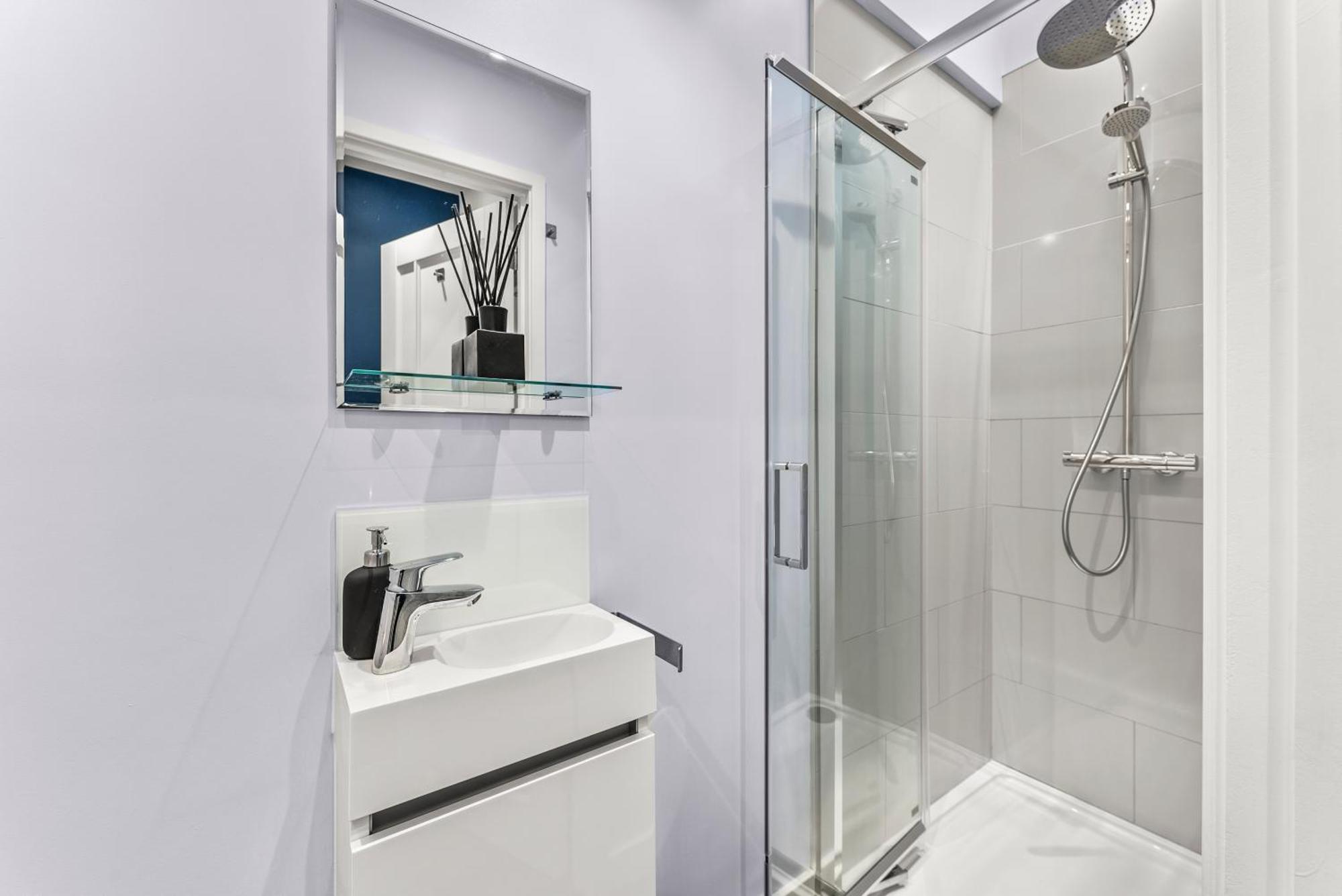 Elegant Retreat In Cheltenham - Garden & Parking Included エクステリア 写真