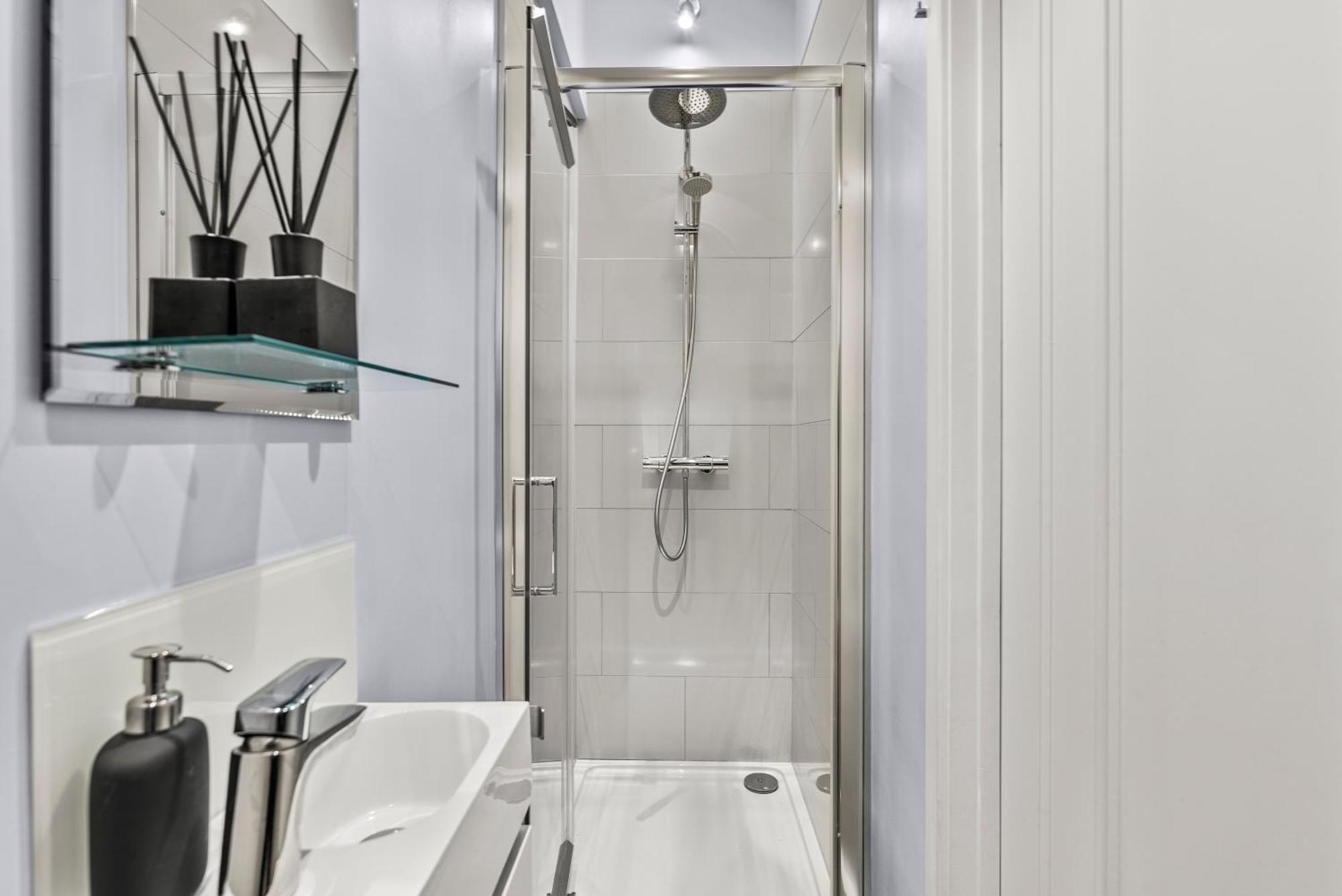 Elegant Retreat In Cheltenham - Garden & Parking Included エクステリア 写真