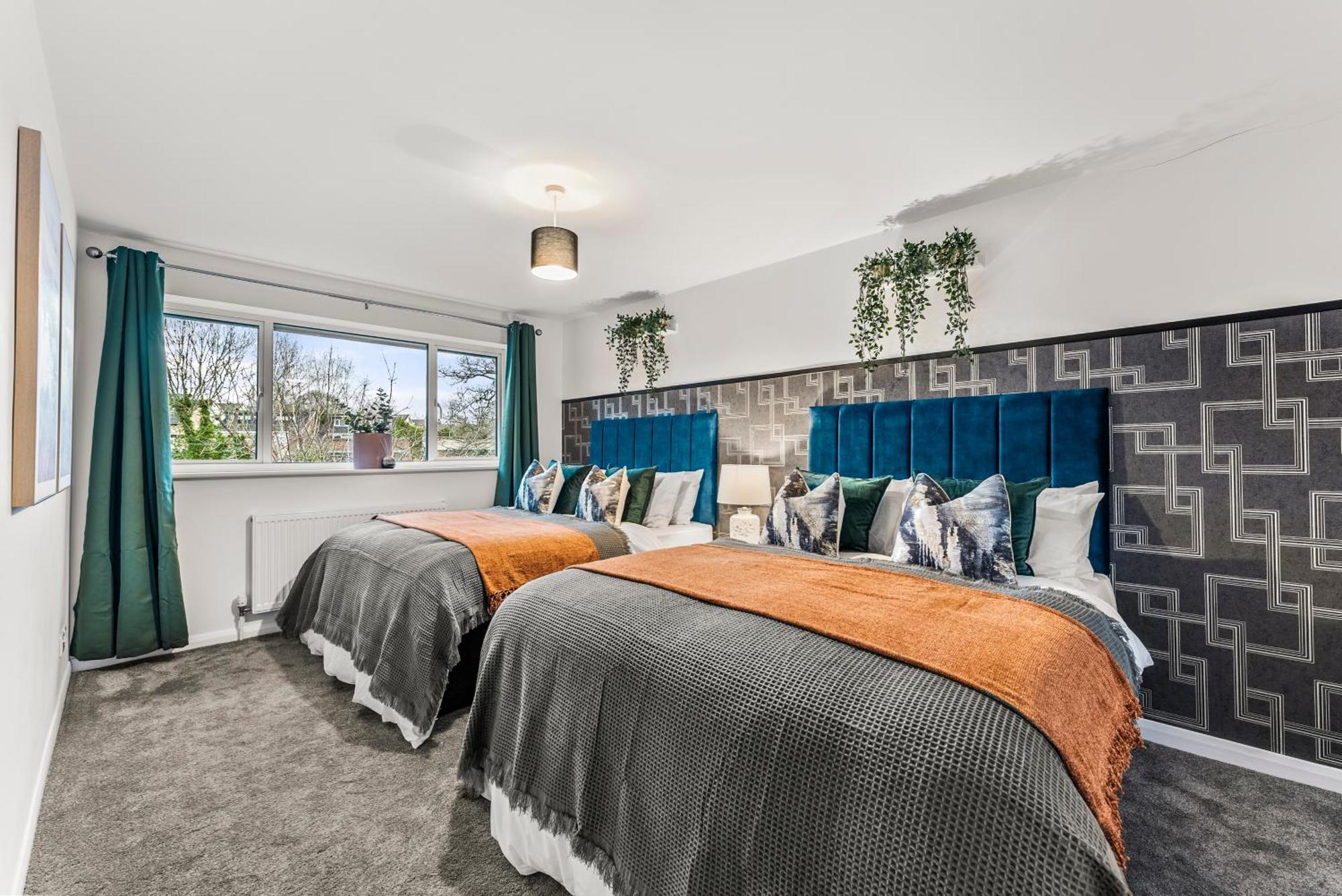Elegant Retreat In Cheltenham - Garden & Parking Included エクステリア 写真