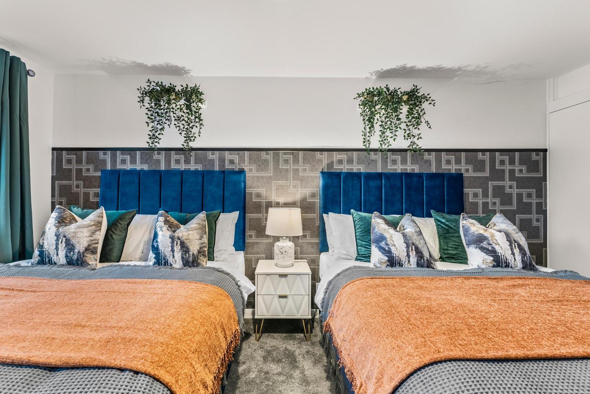 Elegant Retreat In Cheltenham - Garden & Parking Included エクステリア 写真