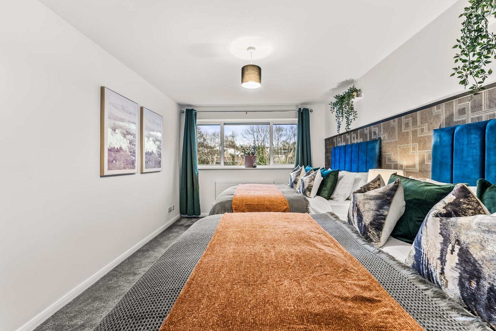 Elegant Retreat In Cheltenham - Garden & Parking Included エクステリア 写真